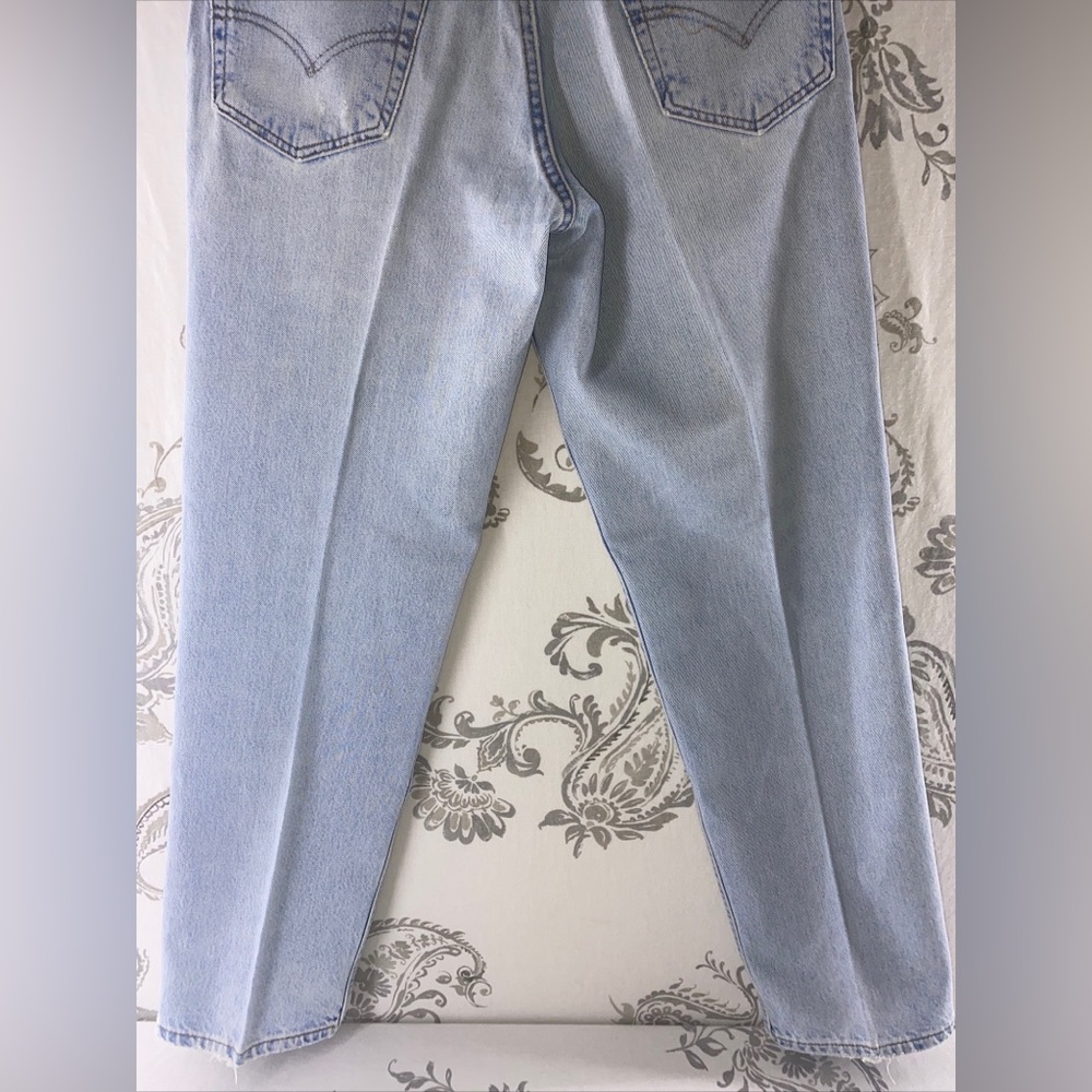 Vintage Levis 550 Relaxed Jeans
Light Blue Faded Denim
Made‎ USA 90s - Picture 7 of 14
